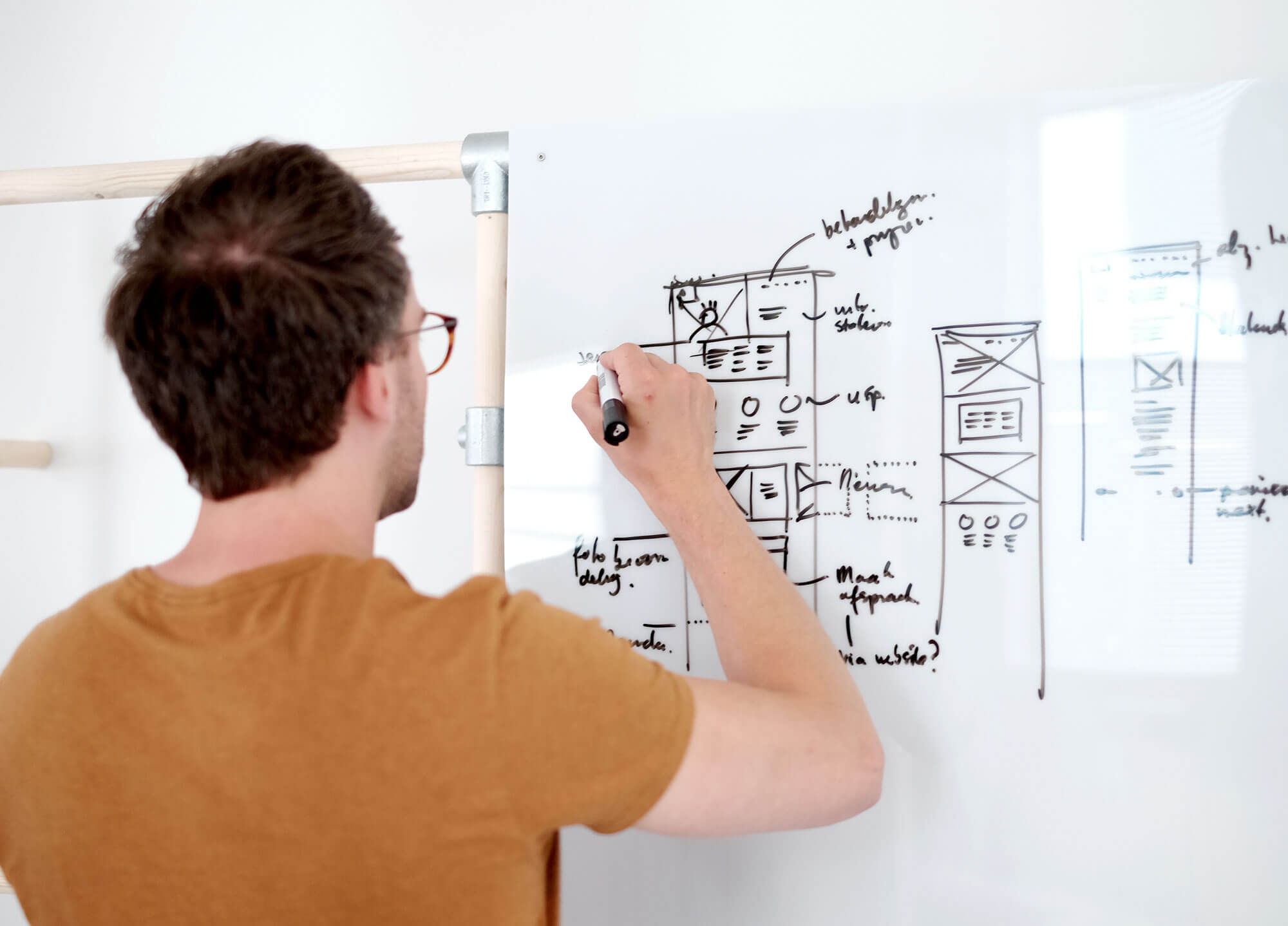 Joris sketches a website framework on the whiteboard